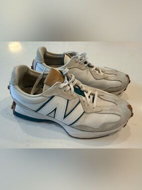 New Balance 327 White and Teal women’s Sneakers